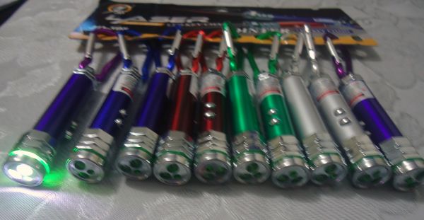 Chaveiro Lanterna Laser Pointer 2 Led C/ Mosquetão Funcional